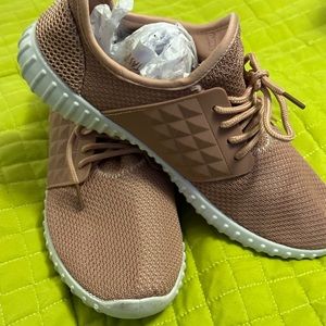 Cute basic ladies sneaker